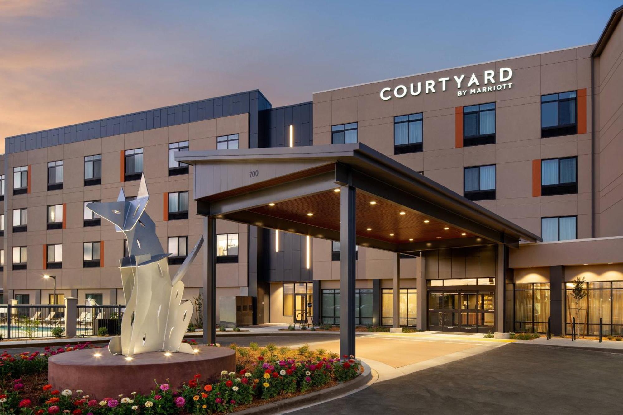 Courtyard By Marriott Petaluma Sonoma County Hotel Exterior foto